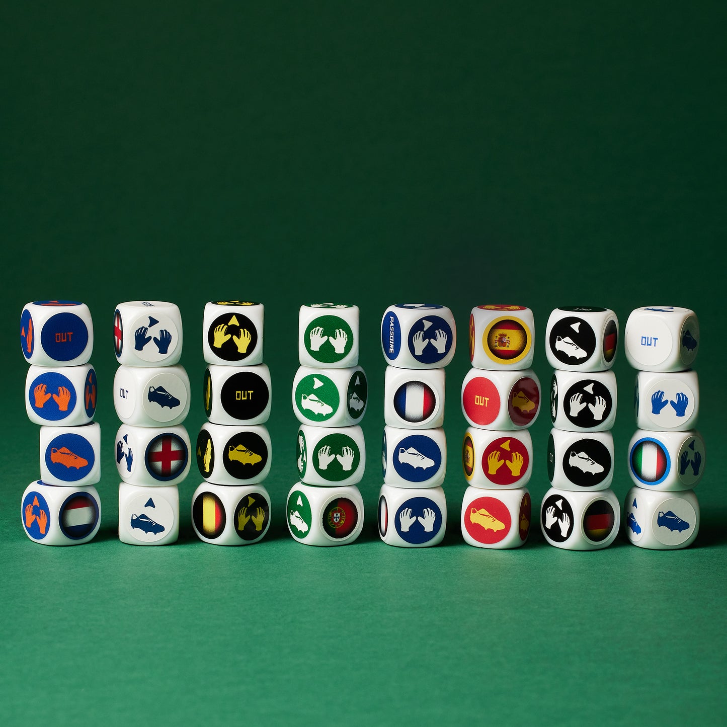 Pack 8 Countries 32 White Dice