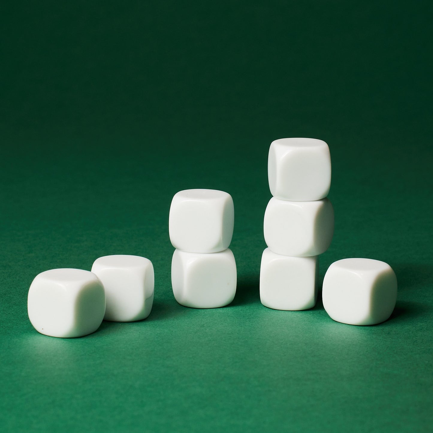 Custom pack of 80 white dice, 18 mm, in 8 countries
